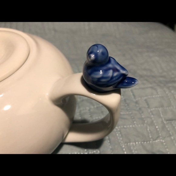 Cordon Bleu white tea pot with blue bird - Picture 2 of 4